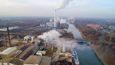 Das Luftbild zeigt den Unglücksort in Oberhausen (Nordrhein-Westfalen).