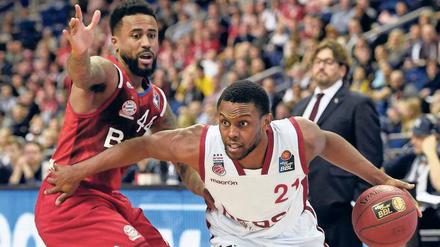 Kentucky gegen Kalifornien. Die US-Amerikaner Darius Miller von Bamberg (rechts mit Ball) und Bayerns Bryce Taylor trafen sich im Finale. 