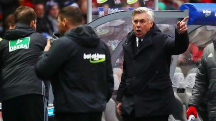 Münchens Trainer Carlo Ancelotti zeigte Herthas Fans den Mittelfinger.