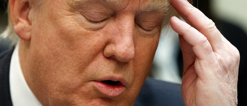 Vielleicht wollte er nur die Wahl gewinnen, will aber gar nicht Präsident sein...