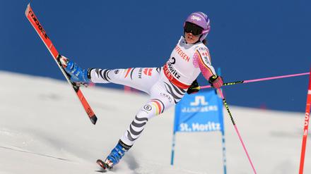 Ausgehebelt. Viktoria Rebensburg scheidet aus.