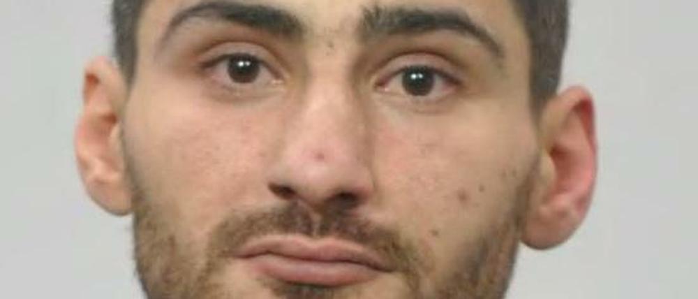 Wer kennt Mohammed Abo Hassan? Die Polizei bittet um Hinweise zu seinem Aufenthaltsort vor seiner Ermordung.