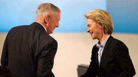US-Verteidigungsminster James Mattis und Ursula von der Leyen bei der Eröffnung der Sicherheitskonferenz.