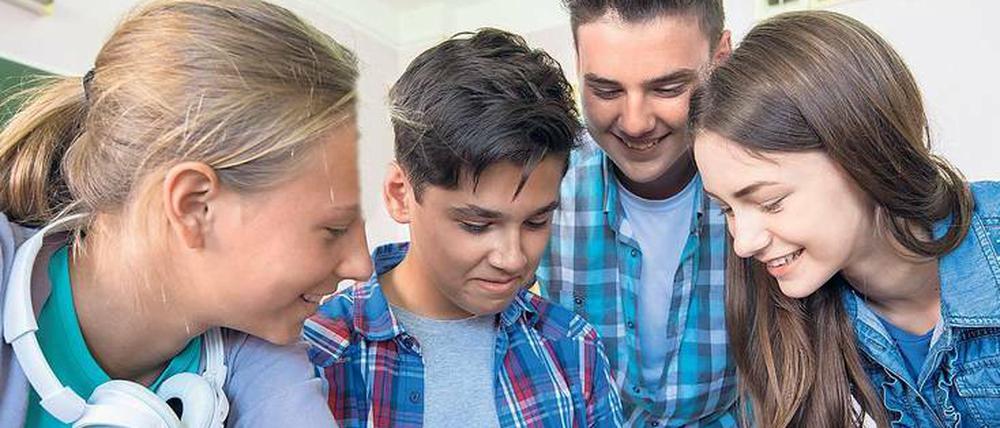 Zeig mal! Ein gutes Klassenklima und ein soziales Lernnetzwerk machen das Lernen für alle Kinder einfacher – ob mit oder ohne Fluchtgeschichte.