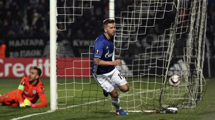 Guido Burgstaller kann auch Europa. Der Winterzugang der Schalker erzielt hier das 1:0.