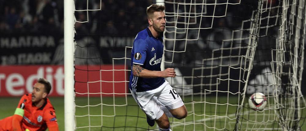 Guido Burgstaller kann auch Europa. Der Winterzugang der Schalker erzielt hier das 1:0.