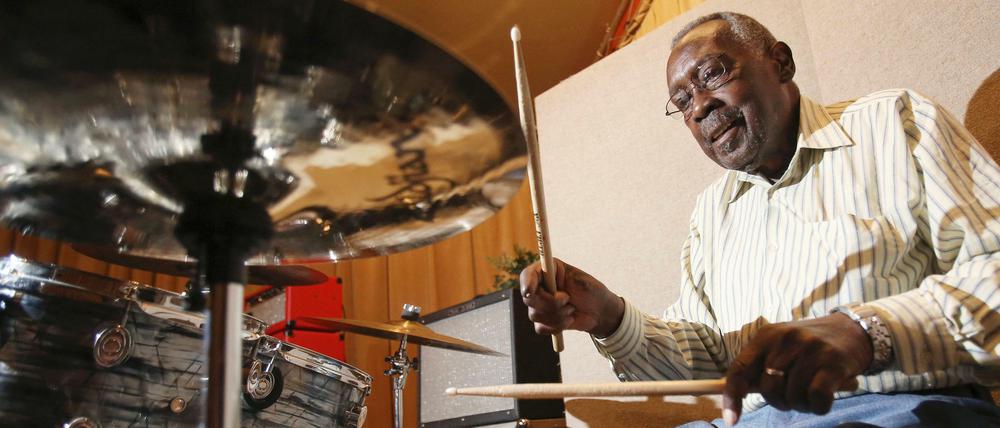 Einer der meistgesampelten Schlagzeuger der Geschichte. Clyde Stubblefield, hier am 04.09.2015 im Sonic Studio in Madison (USA), ist vergangenen Samstag gestorben.