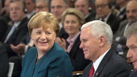 Bundeskanzlerin Angela Merkel und US-Vizepräsident Mike Pence bei der Münchner Sicherheitskonferenz 