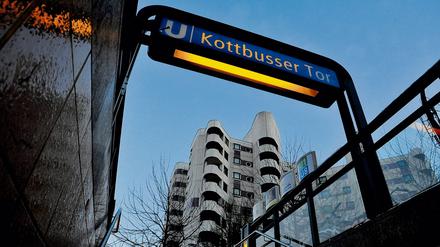 Auch Ampeln und Laternen fielen rund um das Kottbusser Tor für mehr als eine Stunde aus.