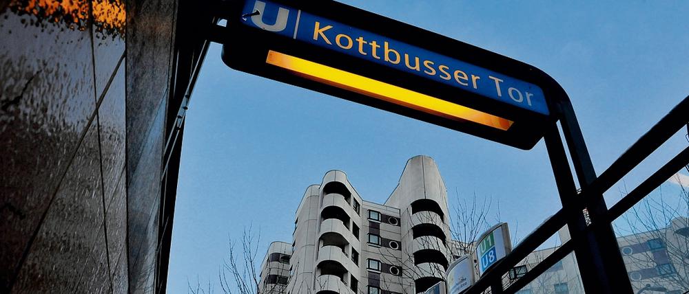 Auch Ampeln und Laternen fielen rund um das Kottbusser Tor für mehr als eine Stunde aus.