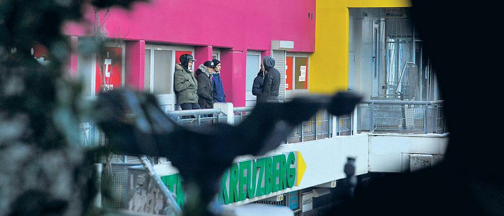 Warten auf Stress? Junge Flüchtlinge werden seit langem am Kottbusser Tor aufgegriffen. Hier eine Szene vom Januar 2016.