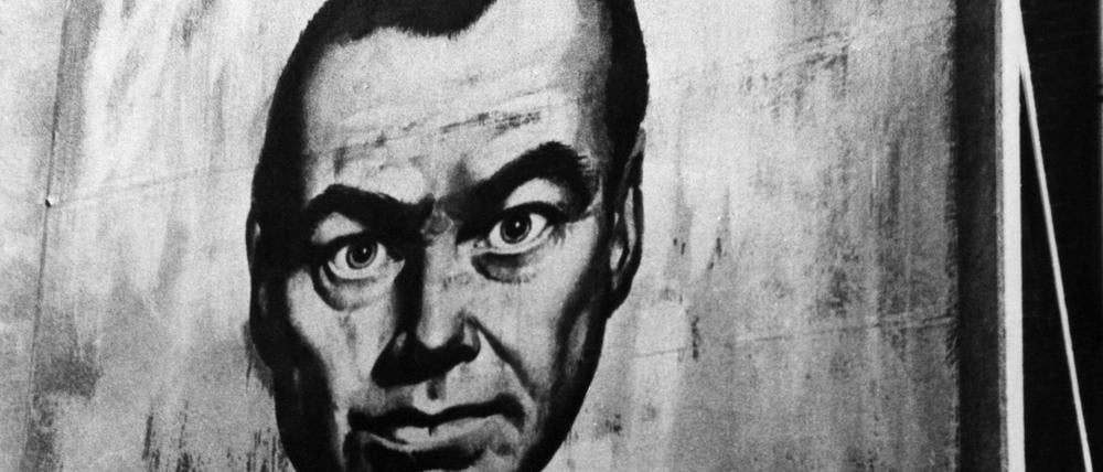George Orwell gab dem Überwachungsstaat eine Gesicht. Hier ein Bild des "Großen Bruders" aus einer Verfilmung des Romans.