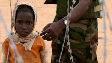 Flüchtlinge sollen es aus dem Sudan möglichst nicht nach Europa schaffen. Das ist der wesentliche Zweck der Migrationspartnerschaft zwischen der EU und dem Sudan. Das Foto zeigt ein Mädchen in Darfur. 