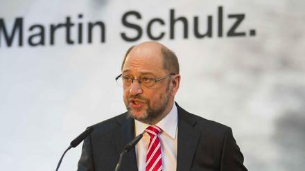 Martin Schulz redet in der Gollan-Kulturwerft in Lübeck. 