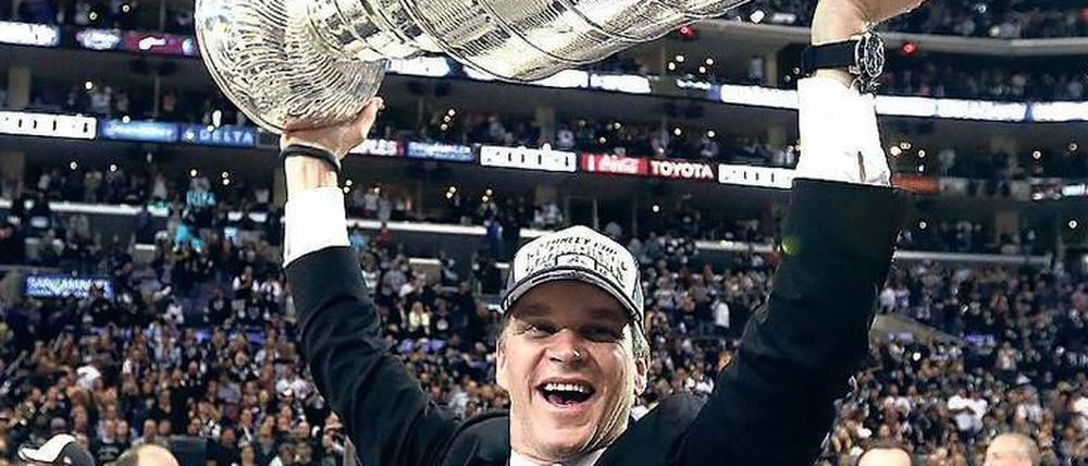 Luc Robitaille, 51, gilt als einer der besten Eishockeyspieler aller Zeiten. Heute ist der gebürtige Kanadier auch Geschäftsführer bei den Los Angels Kings, die 2012 und 2014 den Stanley Cup, also die Meisterschaft in der NHL gewonnen haben.
