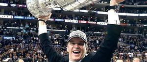 Luc Robitaille, 51, gilt als einer der besten Eishockeyspieler aller Zeiten. Heute ist der gebürtige Kanadier auch Geschäftsführer bei den Los Angels Kings, die 2012 und 2014 den Stanley Cup, also die Meisterschaft in der NHL gewonnen haben. 