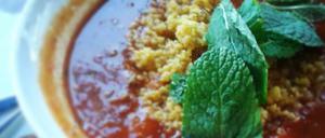 Die arabische Gemüsesuppe ist lecker fruchtig, könnte geschmacklich aber auch im italienischen Raum verortet werden.