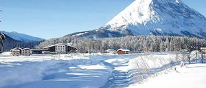 Die Leutasch ist kein Ort, sondern eine Gemeinde aus 23 Dörfern und Weilern in einem Hochtal. Im Bild das zentral gelegene Weidach und die Hohe Munde (2662 Meter).