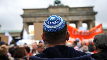 Die Kundgebung «Steh auf! Nie wieder Judenhass!» des Zentralrats der Juden in Deutschland vor dem Brandenburger Tor in Berlin.
