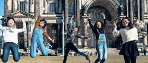 Von weit her. Auch der Dom kommt bei Chinesen offenbar gut an.