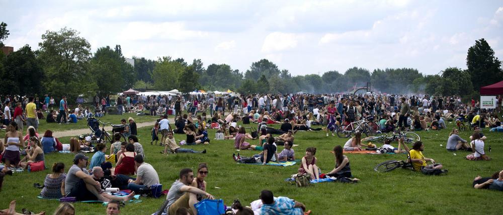 Anlass ist die Erweiterung des Mauerparks, der ohne die „13. Verordnung zur Änderung der Bezirksgrenzen“ dann im Pankower Ortsteil Prenzlauer Berg und in Wedding (Mitte) gelegen hätte.