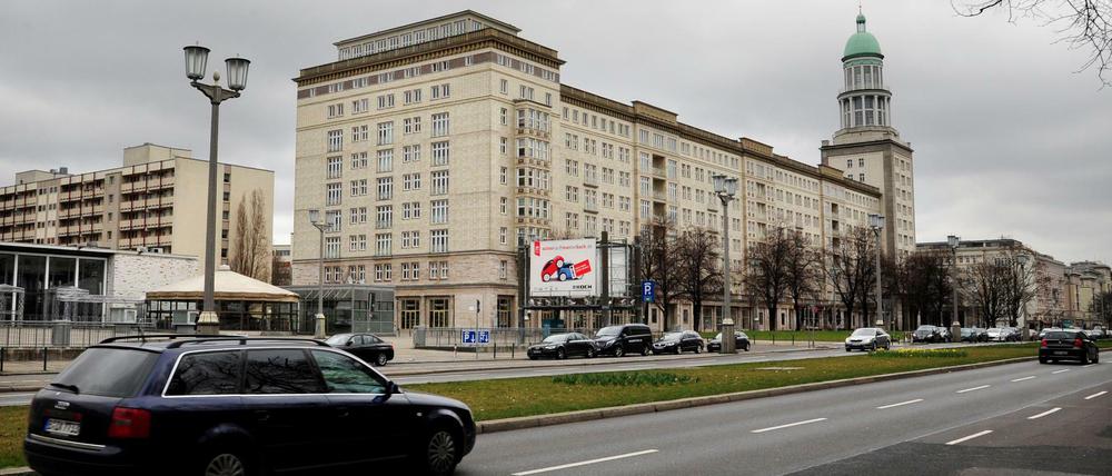 "Wir werden es bloß einspurig machen an den Hauptverkehrsstraßen, weil wir brauchen den Platz für andere", hatte Verkehrsstaatssekretär Kirchner bei einer Diskussion gesagt.