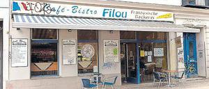 Bei Café und Croissant. Der Betreiber des „Filou“ in der Reichenberger Straße sei kein richtiger Bäckermeister, sagt der Hauseigentümer. Alles Strategie, beklagt der Betreiber. 