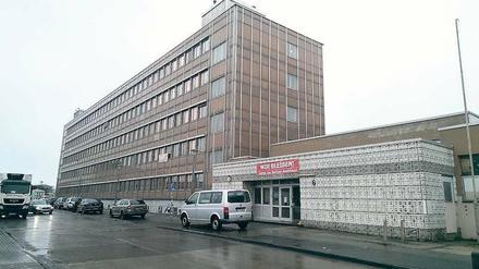 Mit Plakaten an der Außenfassade protestieren die Nutzer des Rockhauses gegen die Schließung.