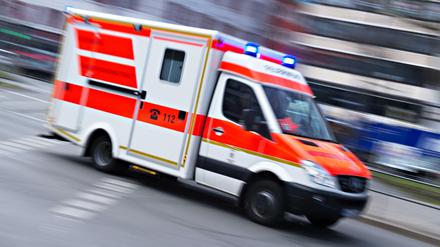 Ein Rettungswagen im Einsatz (Symbolbild).