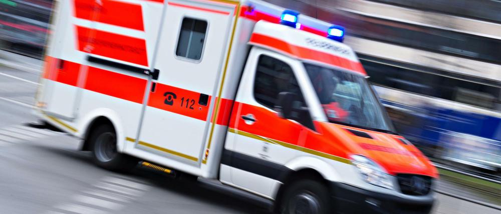 Ein Rettungswagen im Einsatz (Symbolbild).