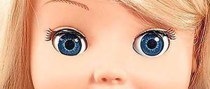 Fast wie eine Freundin sollte Cayla sein. Stattdessen verrät sie Geheimnisse und bringt die Menschen um sie herum in Gefahr.