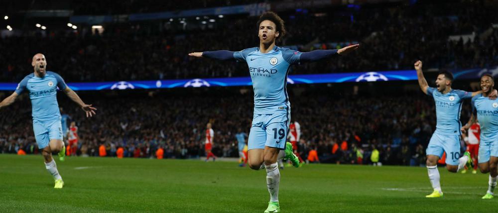 Leroy Sané feiert sein Tor im Champions-League-Achtelfinale. 