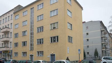 Das Eckhaus Pestalozzistraße 97 und das Nachbarhaus Wielandstraße 50 (hinten rechts) will ein Investor durch Neubauten ersetzen. 