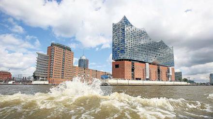 "Elphie" – Hamburgs neues Wahrzeichen. Die Fertigstellung des Konzerthauses kostete knapp 800 Millionen Euro. 