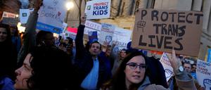 Protest gegen die Ankündigung der Trump-Regierung in der Nähe des Weißen Hauses.