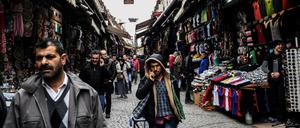 Straßenszene im historischen Galata-Distrikt in Istanbul. 
