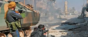 Syrische Rebellen meldeten am Donnerstag, dass sie mit Hilfe der türkischen Armee die IS-Hochburg Al Bab zurückerobert hätten.