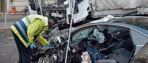 September 2016. Im Stadtteil Schöneberg war ein Auto frontal mit dem Lastwagen zusammen gestoßen. 