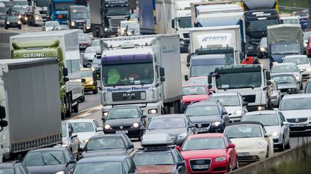 Einer der schöneren Staus in Deutschland. Hier bei Köln. Zum genießen.