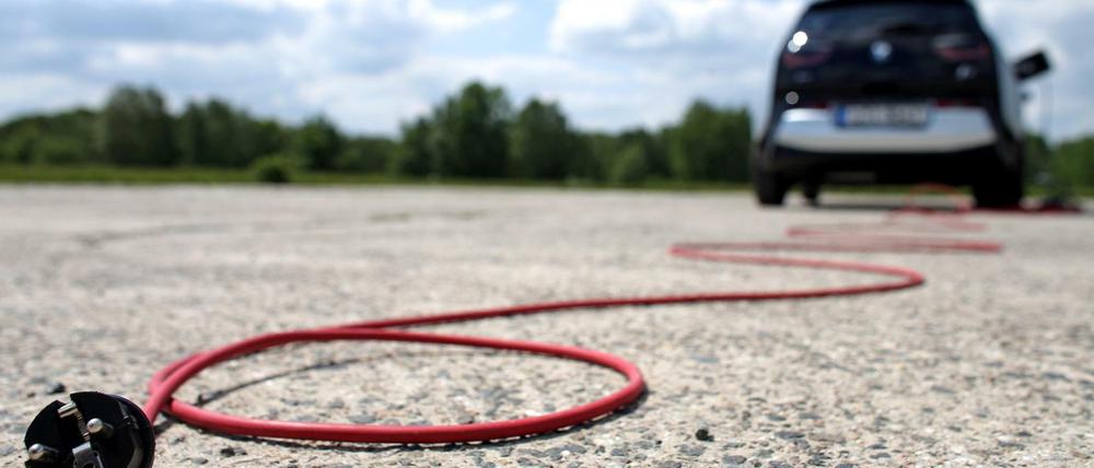 Trotz der Kaufprämie bewegt sich der sonst agile Automarkt beim Thema Elektromobilität wie eine Schnecke. 
