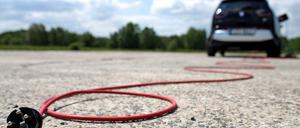 Trotz der Kaufprämie bewegt sich der sonst agile Automarkt beim Thema Elektromobilität wie eine Schnecke. 