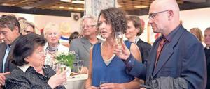 Mit Laiendarstellern gedreht. Profi-Kommissarin Lena Odenthal (Ulrike Folkerts, Mitte) sucht den Mörder der Direktorin eines Amateurtheaters.