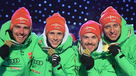 Die Weltmeister (l-r) Johannes Rydzek, Eric Frenzel, Fabian Rießle, Björn Kircheisen, aus Deutschland.