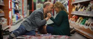 Liebe in Zeiten der Krise. Sebastian (J.K. Simmons) und Maria (Maria Kavoyianni)
