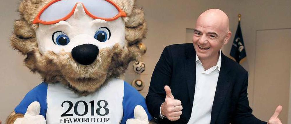 Gianni Infantino begeht an diesem Sonntag sein einjähriges Jubiläum als Fifa-Chef. Der Schweizer findet das gut – was Russlands Maskottchen für die WM 2018, der Wolf Zabivaka, dazu denkt, ist nicht überliefert.
