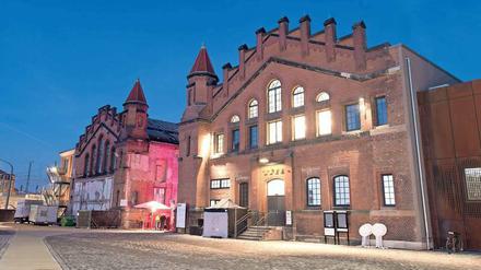 Industrietheater. Das Kraftwerk liegt im Zentrum der Stadt. Früher wurde hier Strom für die Bahn erzeugt.