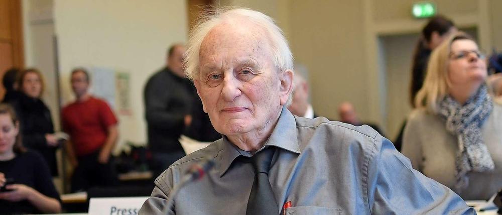 Der Dramatiker Rolf Hochhuth bei der Anhörung im Kulturausschuss.