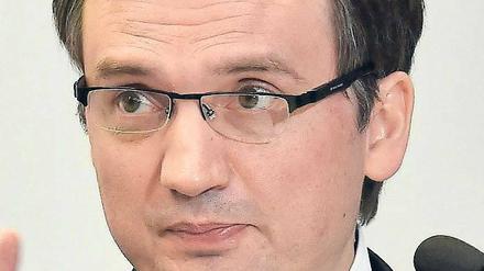 Justizminister Zbigniew Ziobro den Richtern droht mit Disziplinarstrafen und Entlassungen.