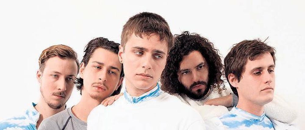 Die fünf Bandmitglieder von Der Ringer. 