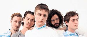 Die fünf Bandmitglieder von Der Ringer. 